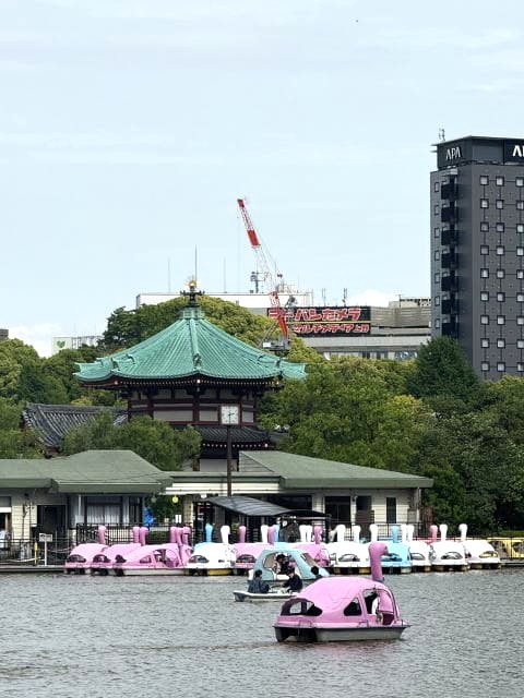 嵐の前の不忍池