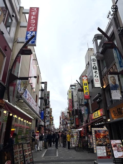 アメ横の飲食店通りの風景